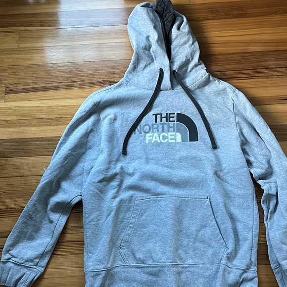The North Face Light Heather Gray Pullover Hoodie - Picture 1 of 3